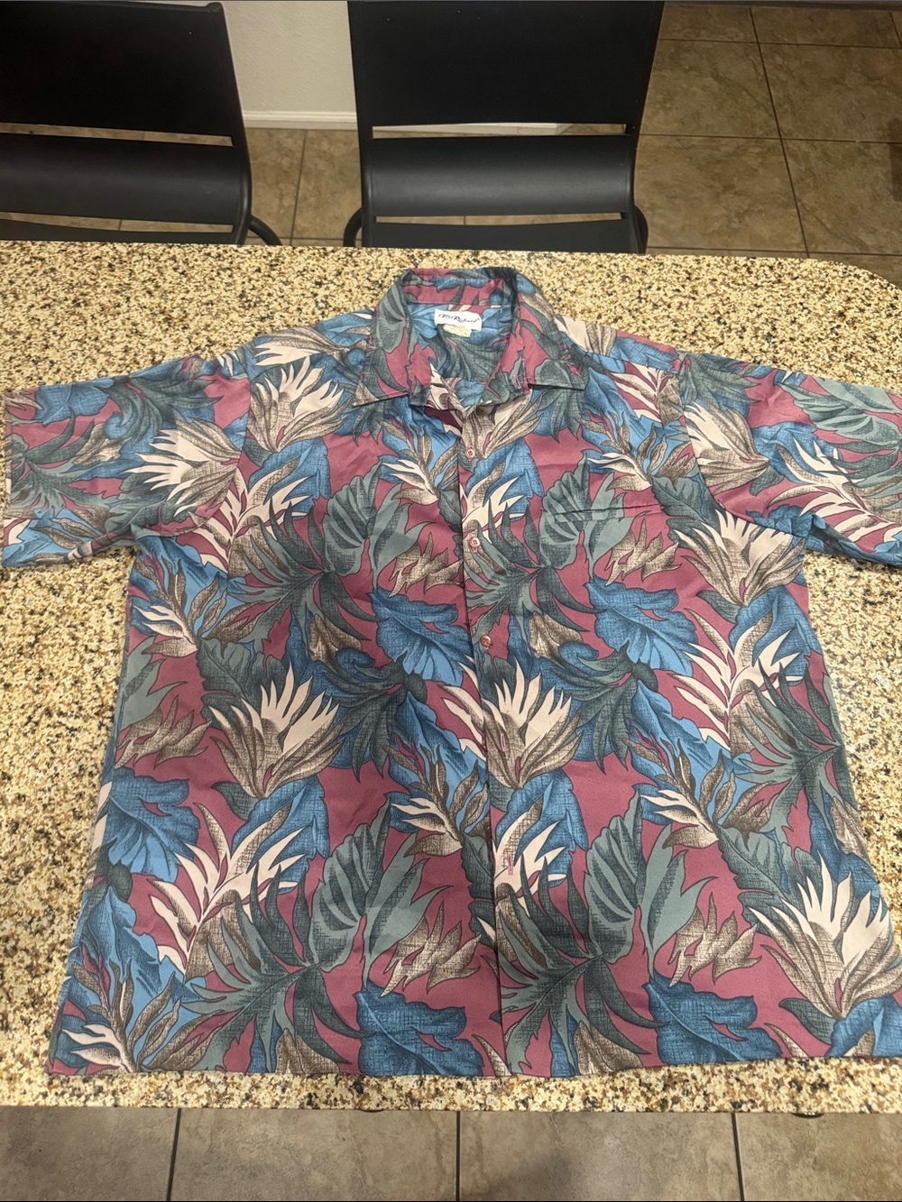 Tori Richard Men's Tropical Print Short-Sleeve Shirt 
Burgundy & Blue XXXl